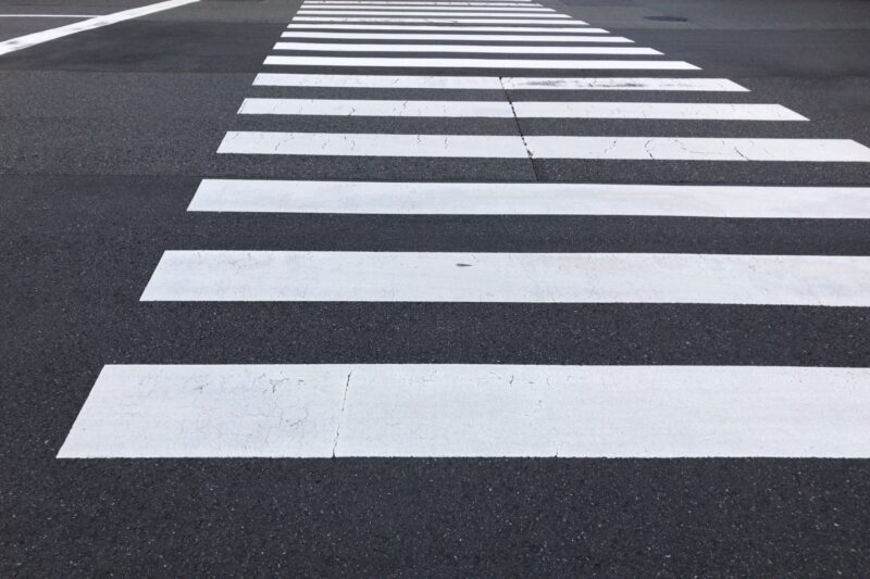 公道の横断歩道